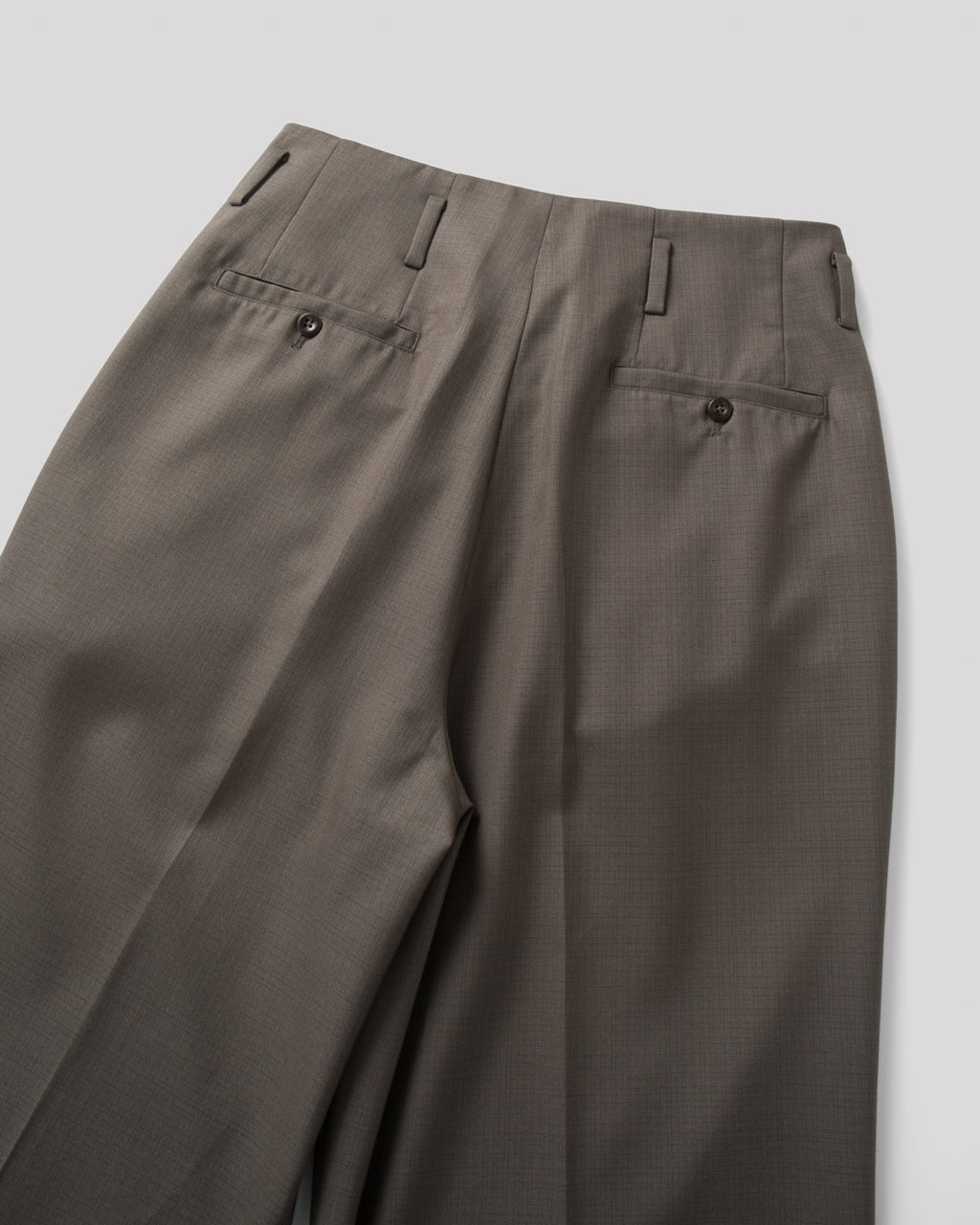 SAMBASHI - Airy Tropical Wool Touch Two-Tuck Slacks (Caramel)