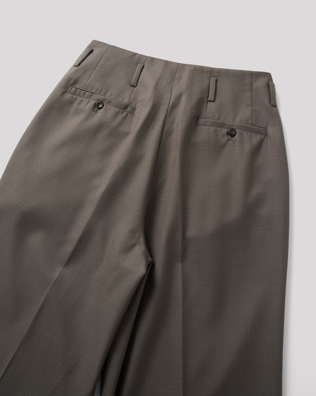 SAMBASHI - Airy Tropical Wool Touch Two-Tuck Slacks (Caramel)