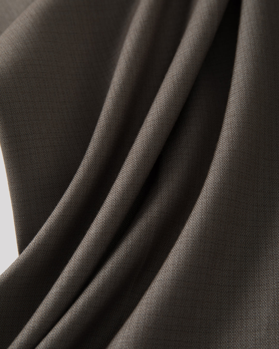 SAMBASHI - Airy Tropical Wool Touch Two-Tuck Slacks (Caramel)
