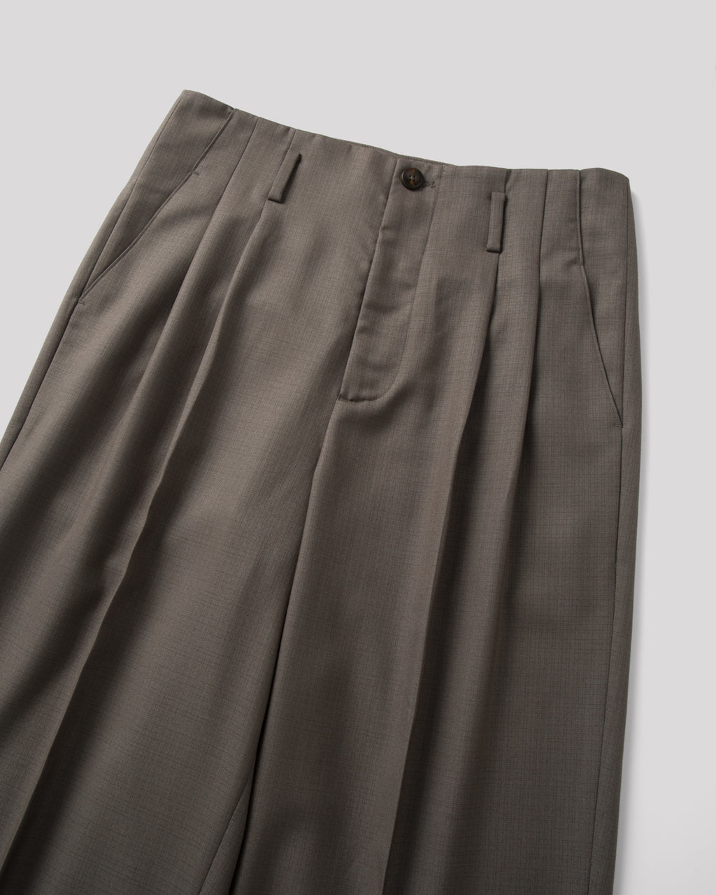 SAMBASHI - Airy Tropical Wool Touch Two-Tuck Slacks (Caramel)