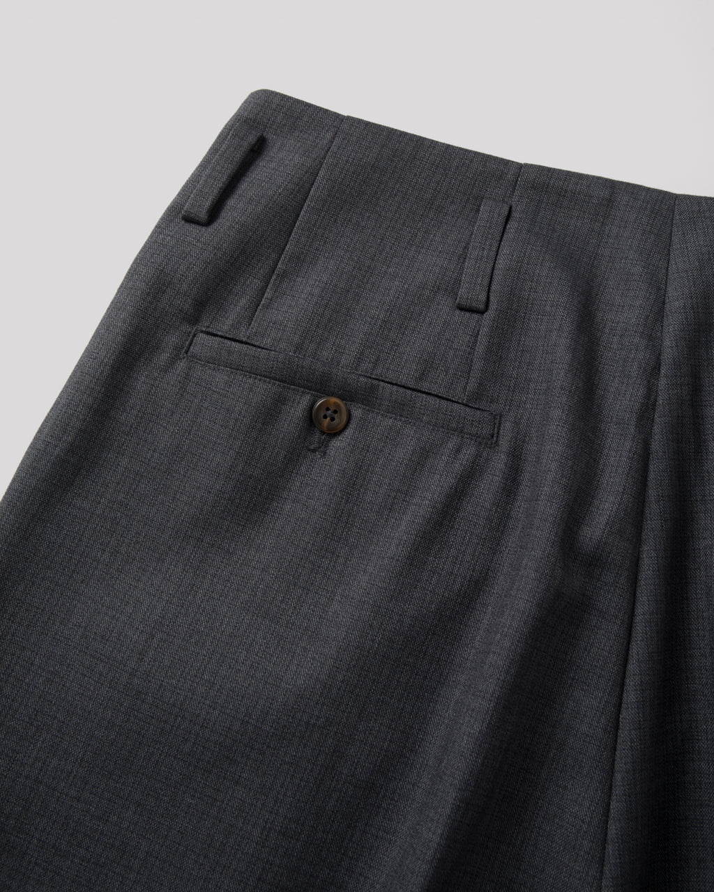 SAMBASHI - Airy Tropical Wool Touch Two-Tuck Slacks (Charcoal)