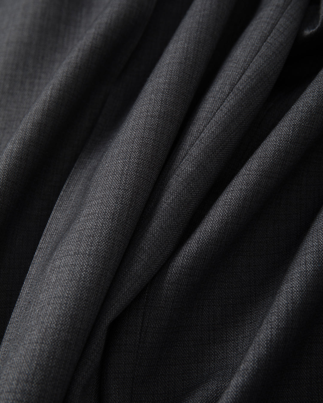 SAMBASHI - Airy Tropical Wool Touch Two-Tuck Slacks (Charcoal)