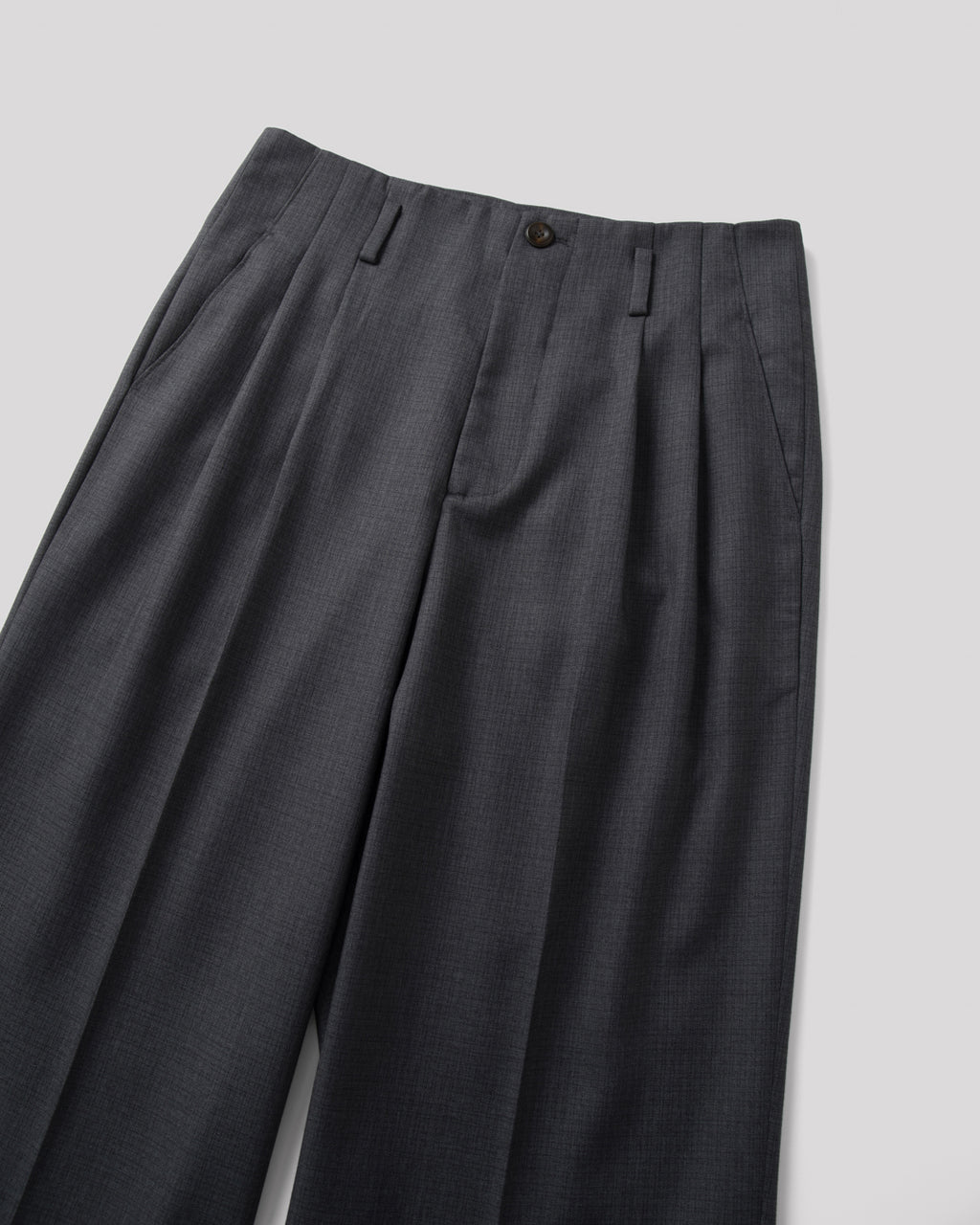 SAMBASHI - Airy Tropical Wool Touch Two-Tuck Slacks (Charcoal)