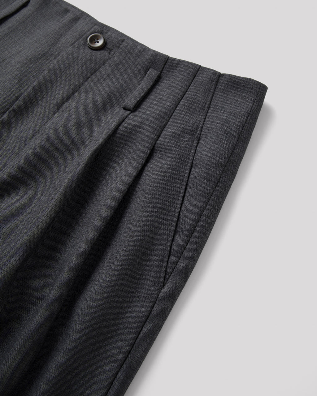 SAMBASHI - Airy Tropical Wool Touch Two-Tuck Slacks (Charcoal)