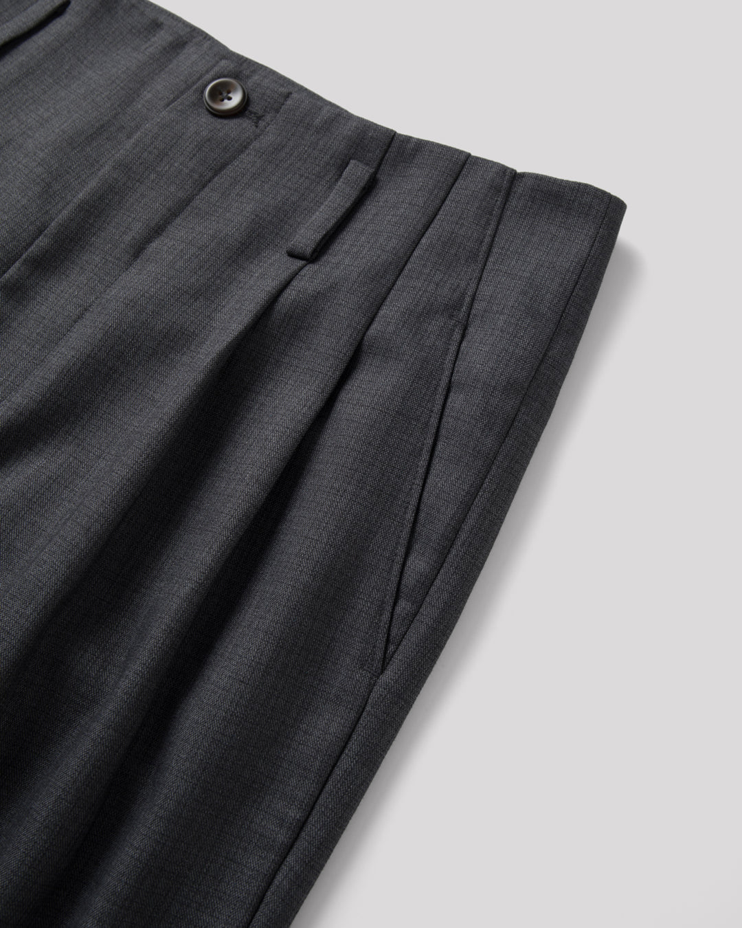 SAMBASHI - Airy Tropical Wool Touch Two-Tuck Slacks (Charcoal)