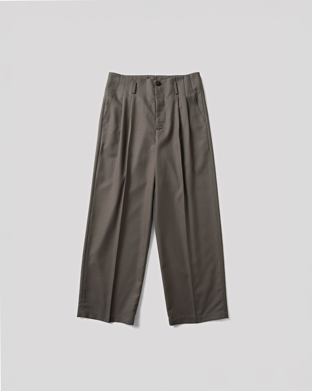 SAMBASHI - Airy Tropical Wool Touch Two-Tuck Slacks (Caramel)
