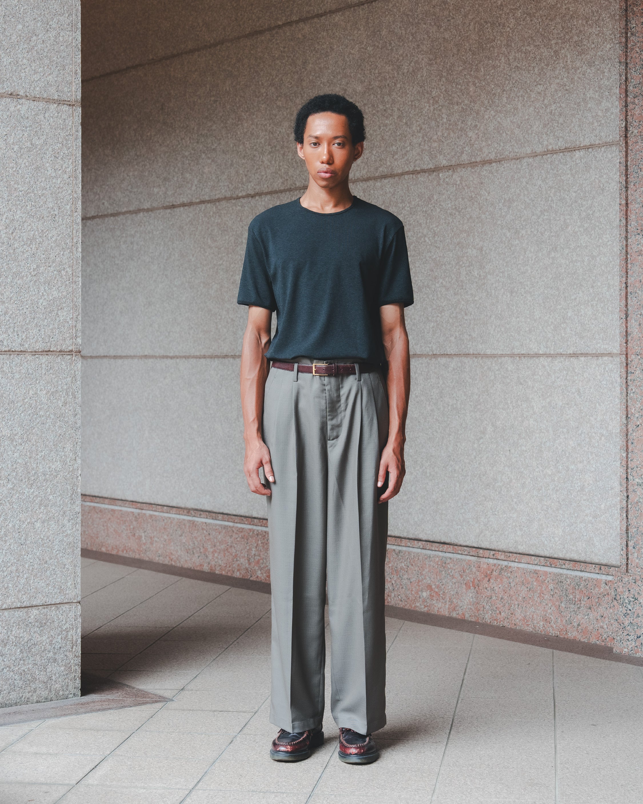 SAMBASHI - Airy Tropical Wool Touch Two-Tuck Slacks (Caramel)