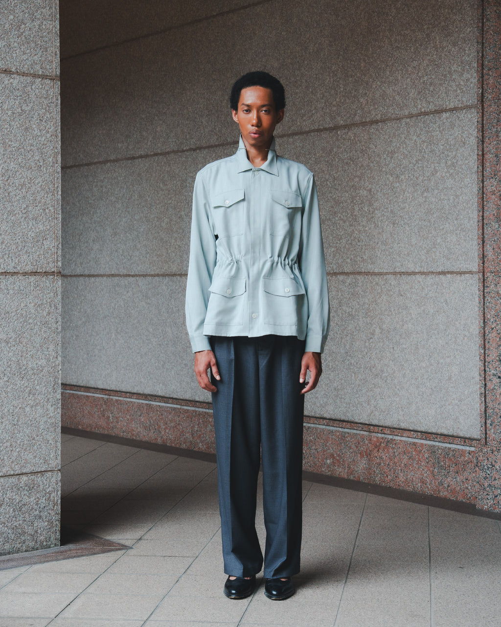 SAMBASHI - Airy Tropical Wool Touch Two-Tuck Slacks (Charcoal)