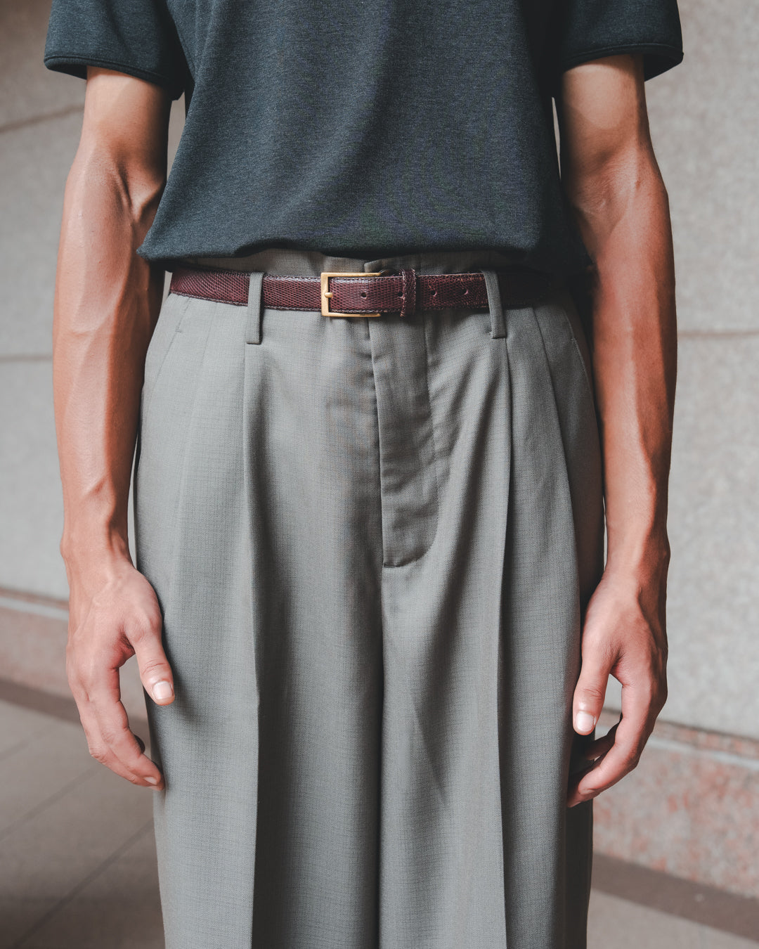 SAMBASHI - Airy Tropical Wool Touch Two-Tuck Slacks (Caramel)